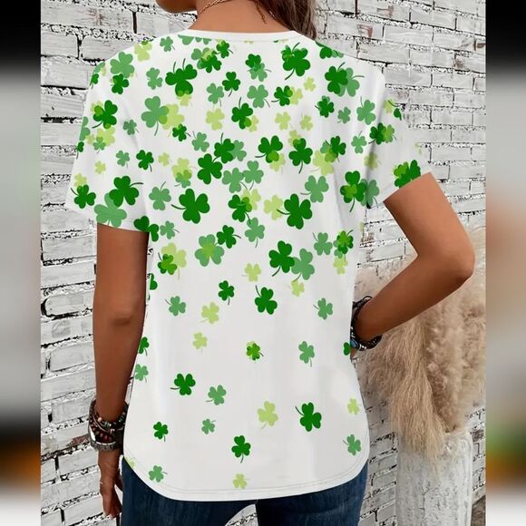 St Patrick's Day Shamrock Clover Print Crew Neck T-Shirt Sz 6 - Picture 3 of 6